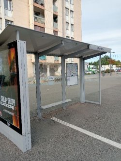 5. Muss ein Schutzdach für Busse unbedingt einen Bankplatz haben?