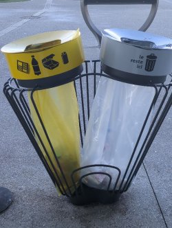 Specific standards for public and private garbage cans 2.