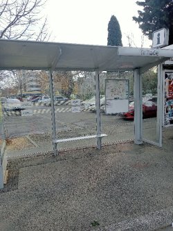 9. Esistono degli abribus ecologici o a energia solare?